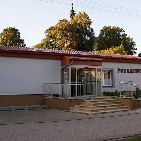 Restaurace Na Krizovatce Apartment Bozanov Exterior photo