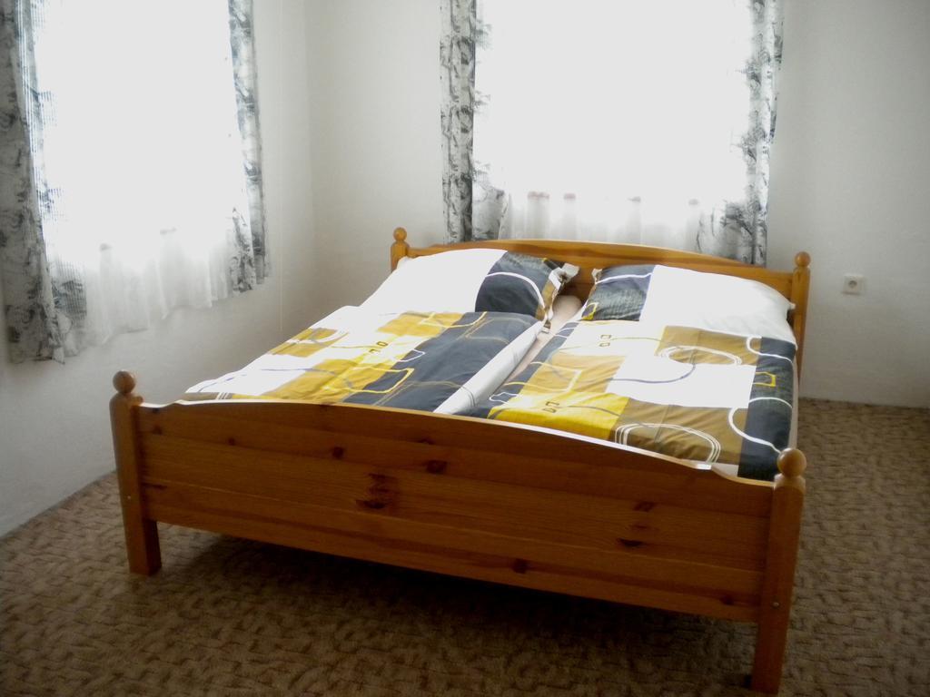 Restaurace Na Krizovatce Apartment Bozanov Room photo